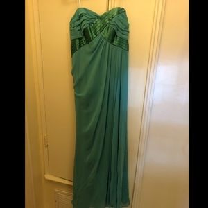 Floor length green gown size 6